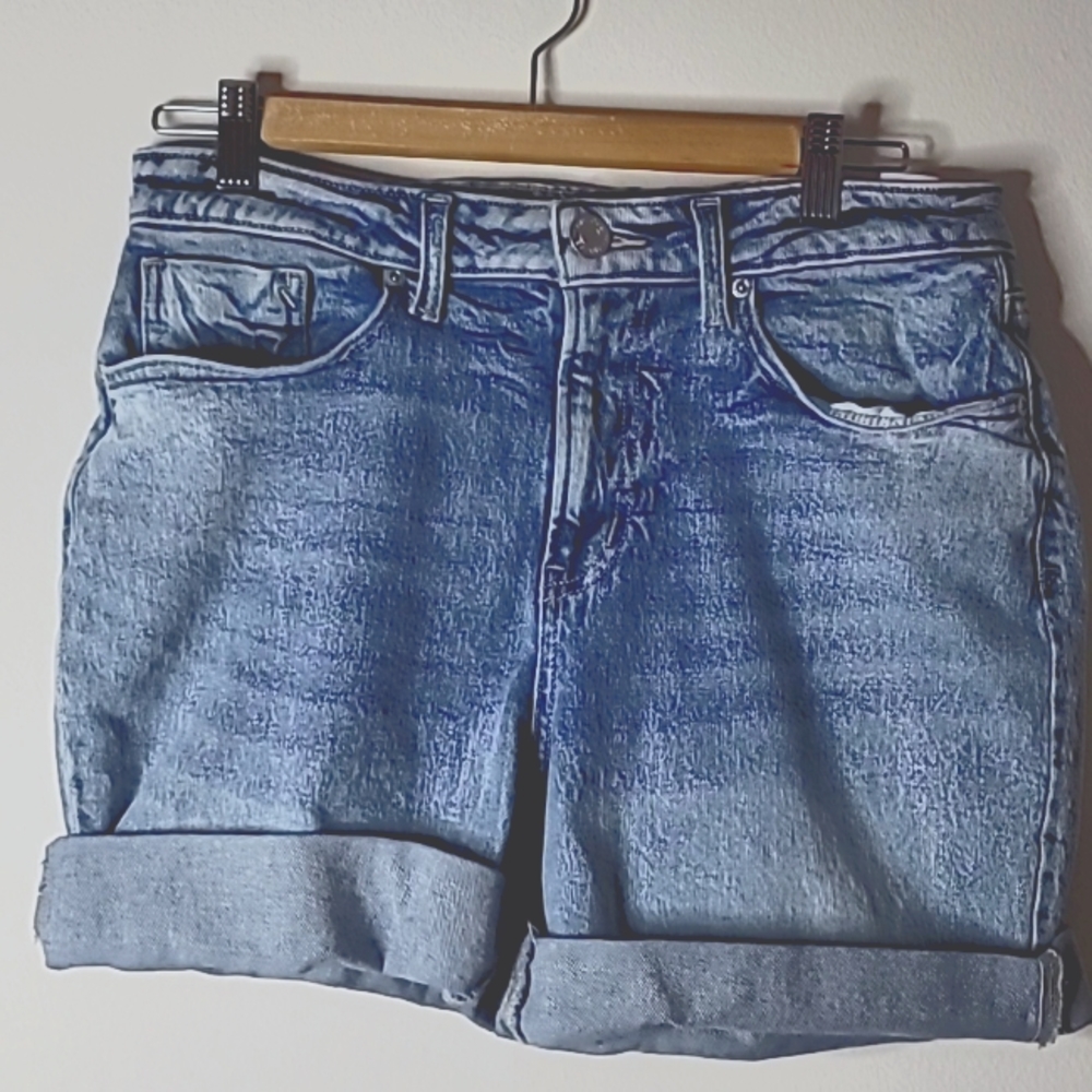 Maurices size 12 blue jean shorts.